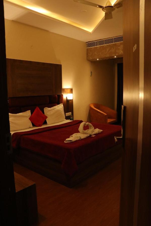 Hotel Pushap Palace Patiāla المظهر الخارجي الصورة